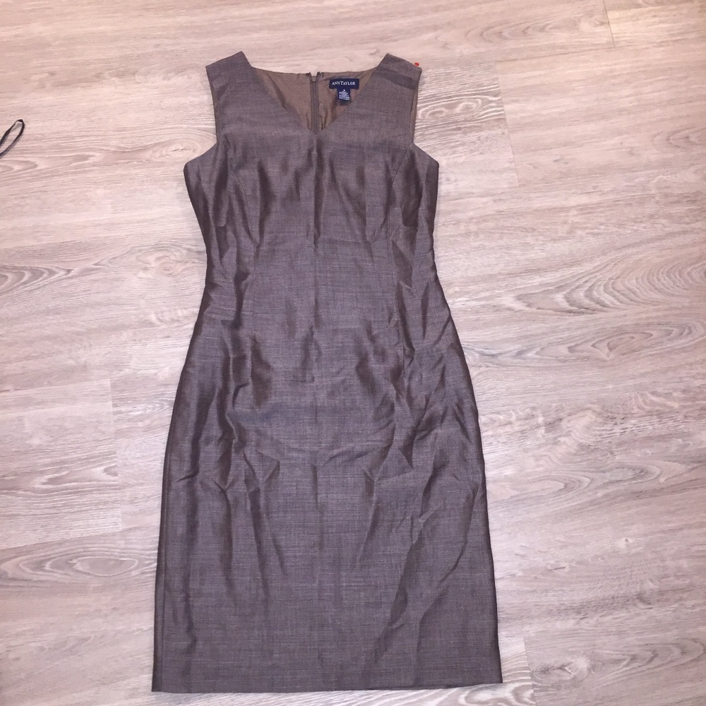ANN TAYLOR - Knee length pencil dress size 6